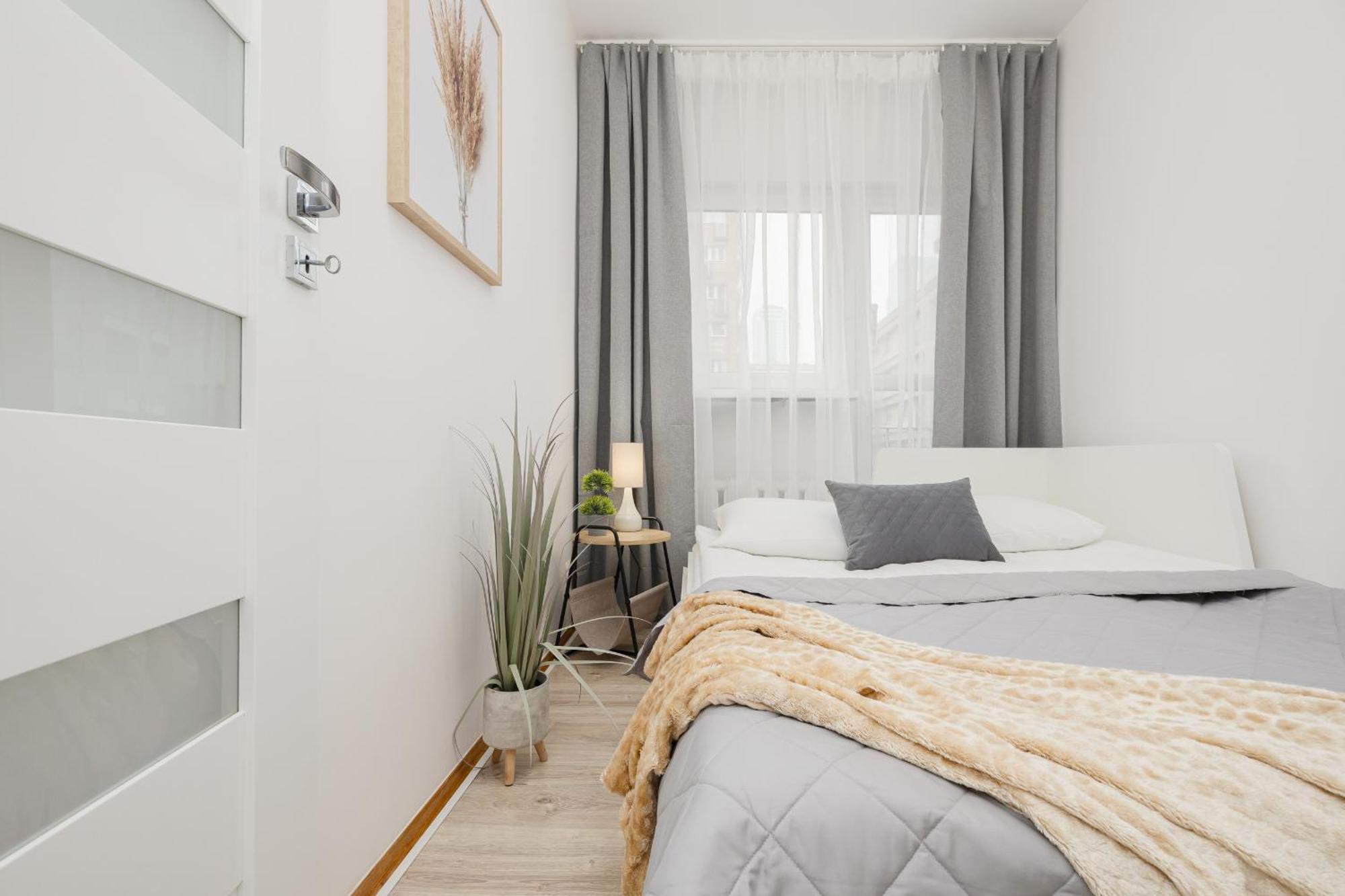 Bright In Center With Two Bedrooms And Balcony By Renters Lägenhet