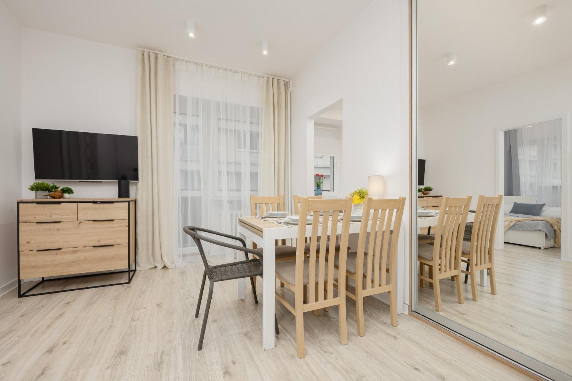 Bright In Center With Two Bedrooms And Balcony By Renters Leilighet