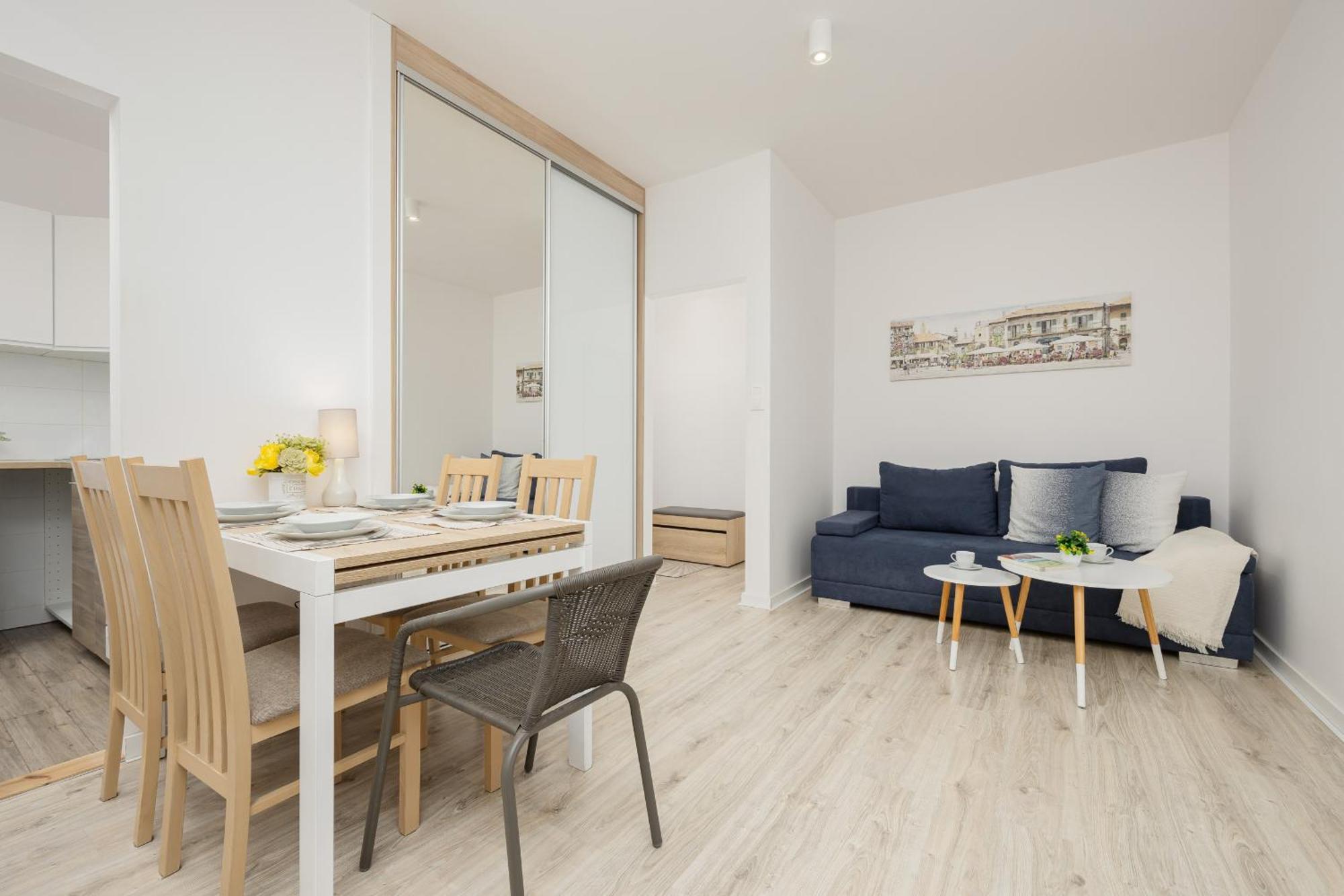Leilighet Bright In Center With Two Bedrooms And Balcony By Renters *
