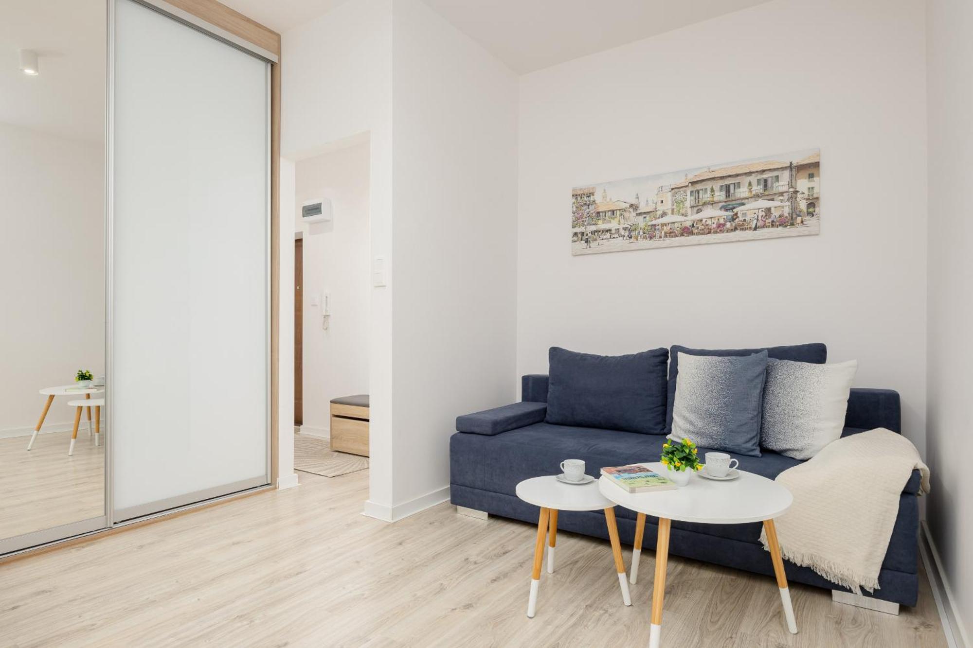 Bright In Center With Two Bedrooms And Balcony By Renters Leilighet Warszawa