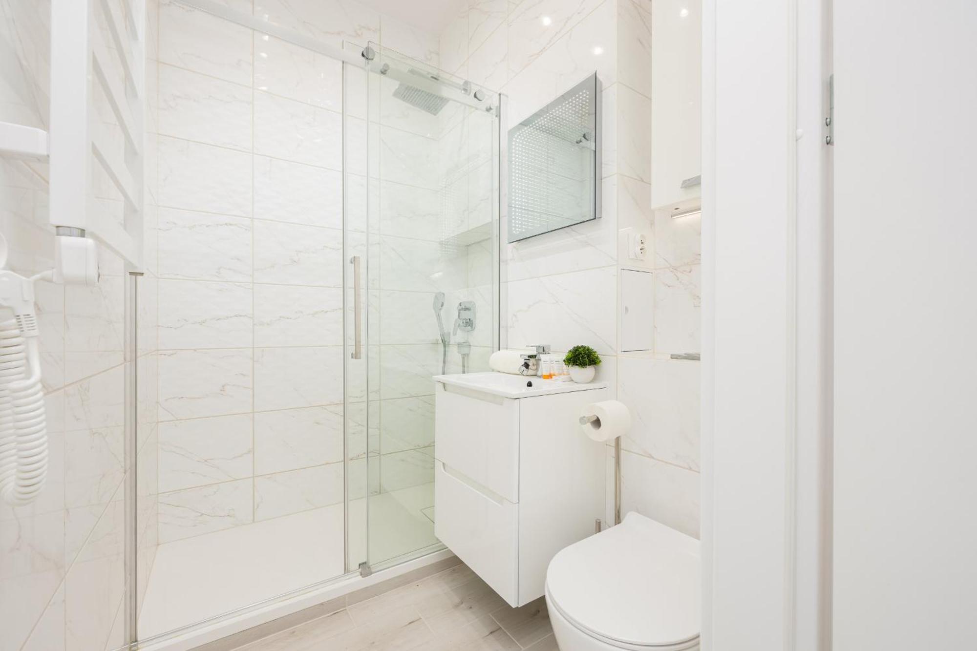 Leilighet Bright In Center With Two Bedrooms And Balcony By Renters