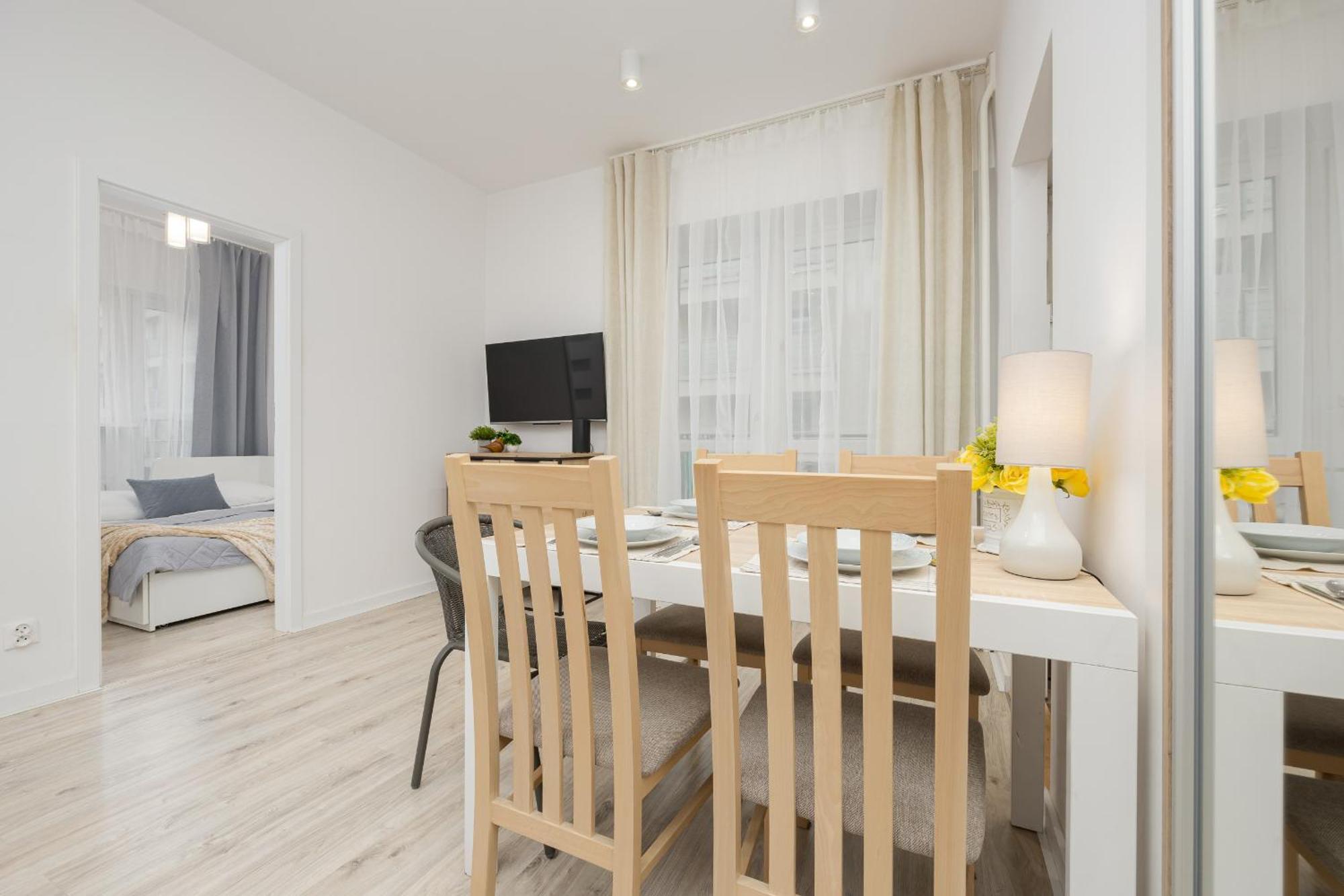 Bright In Center With Two Bedrooms And Balcony By Renters Leilighet *