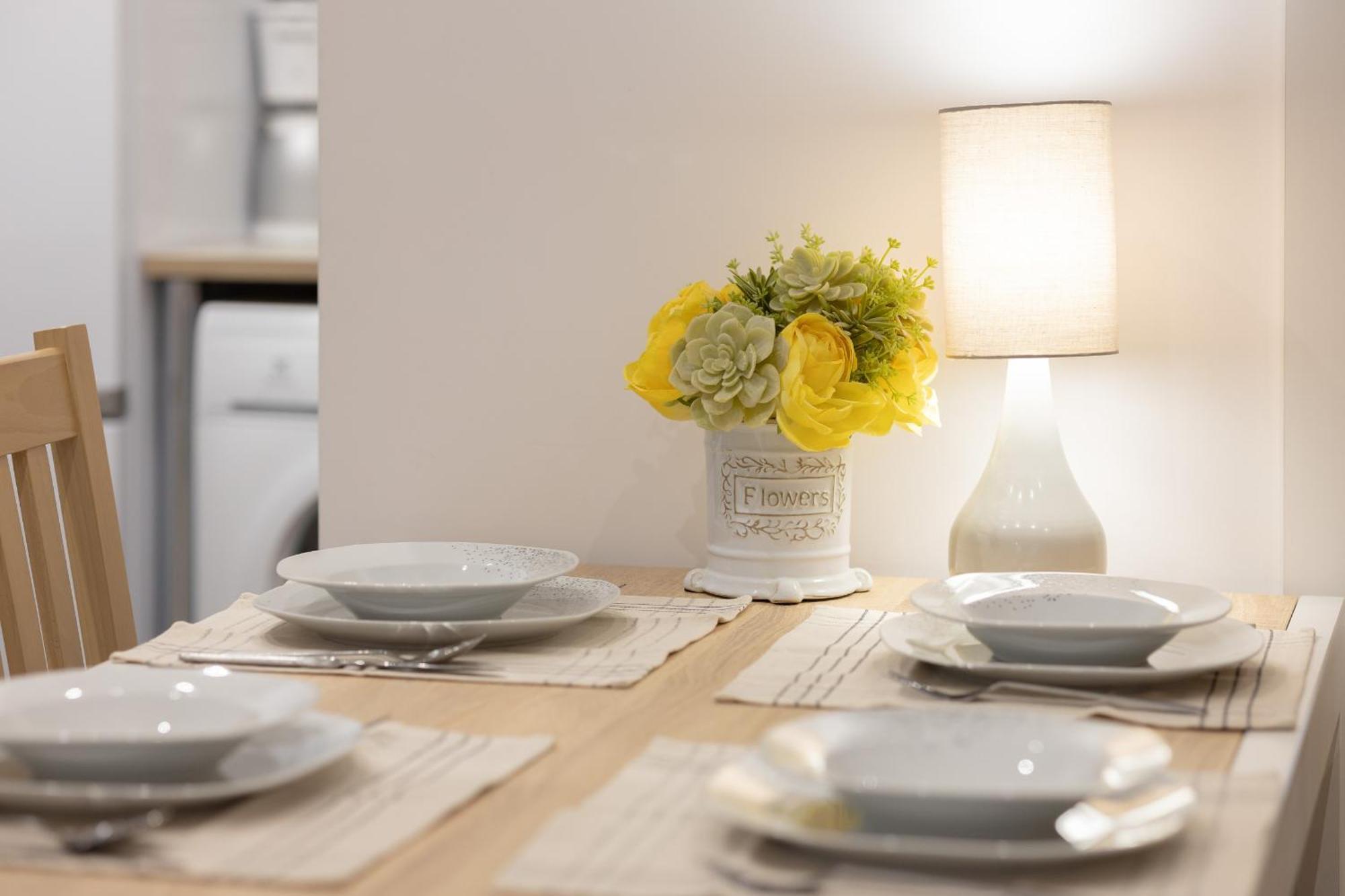 Leilighet Bright In Center With Two Bedrooms And Balcony By Renters